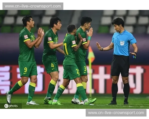 巅峰对决，荣耀之战：国安与水原的绿茵传奇